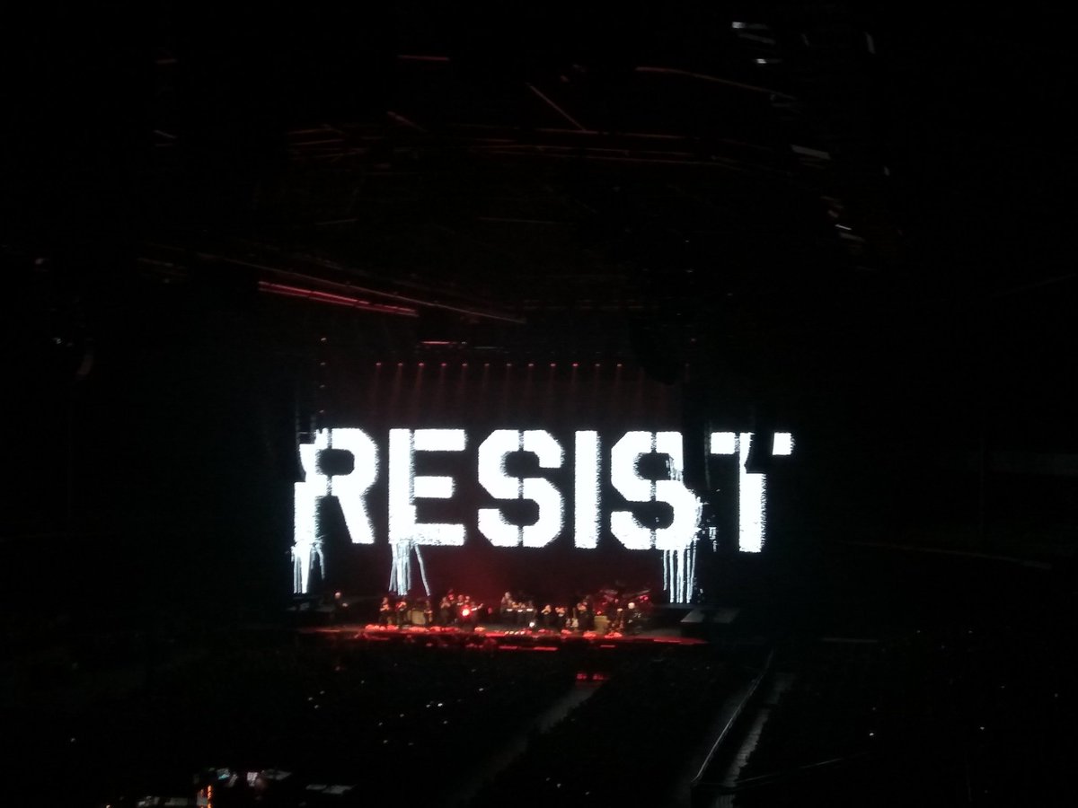 FabiusCameli's tweet photo. "Pigs rule the world" Roger Waters @Just_pinkfloyd @rogerwaters #Resist #rock #resilience #PinkFloyd https://t.co/GpPDZGzcZ1