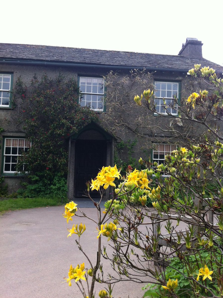 AndreaLGale2's tweet photo. Pottering around the gorgeous garden at Hill Top, just another week or two to perfection #BeatrixPotter #CottageGarden #HillTop #NearSawrey #TheLakeDistrict https://t.co/UEuPRQIDmc