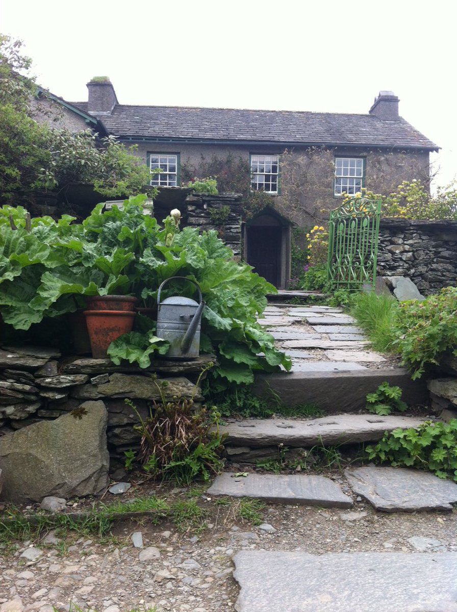 AndreaLGale2's tweet photo. Pottering around the gorgeous garden at Hill Top, just another week or two to perfection #BeatrixPotter #CottageGarden #HillTop #NearSawrey #TheLakeDistrict https://t.co/UEuPRQIDmc