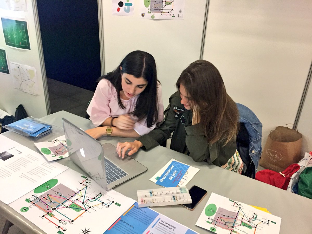 DepMatCatalina's tweet photo. Presentación en la Feria de la Ciencia de Granada del Proyecto MetroMinuto de Jaen: Una ciudad a pie. Un servicio público a nuestra ciudad para concienciar de la importancia de recuperar los principales enclaves para el viandante. Gracias Lucía y Ana por vuestro gran trabajo. https://t.co/AsCPFiSCe0