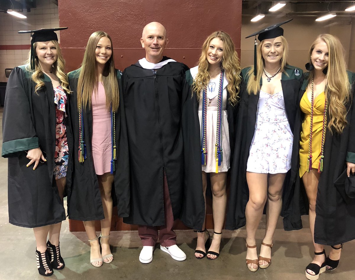 JPPendleton01's tweet photo. Super proud of these seniors and their graduation. #madehistory #didthework #bvsw #Graduations2018 https://t.co/LrTxoxIl1Z