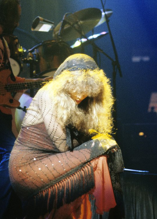 happygirl417's tweet photo. #edgeof70 #StevieNicks DAY 11~PART 2~FAVORITE OUTFITS. I love the hippie look.... and the goddess look.... and I love Stevie in hats!!! πππ https://t.co/QJyRurx8Cb