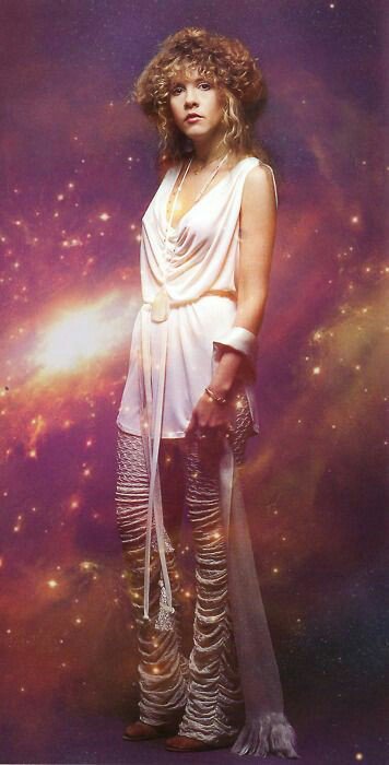 happygirl417's tweet photo. #edgeof70 #StevieNicks DAY 11~PART 2~FAVORITE OUTFITS. I love the hippie look.... and the goddess look.... and I love Stevie in hats!!! πππ https://t.co/QJyRurx8Cb