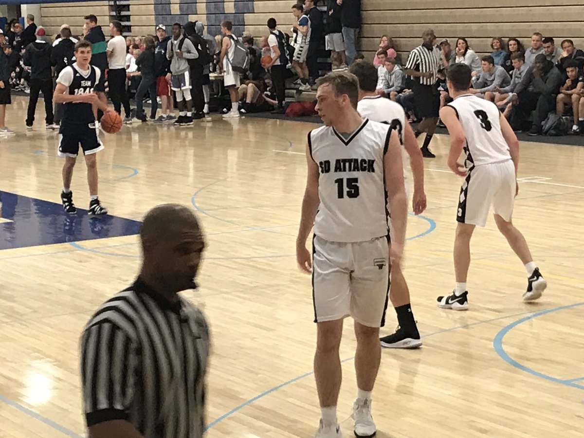 The SD Attack runs greats stuff and Noah Freidel is so good at moving around screens to set feet and hit. 3 straight 3s, 17pts