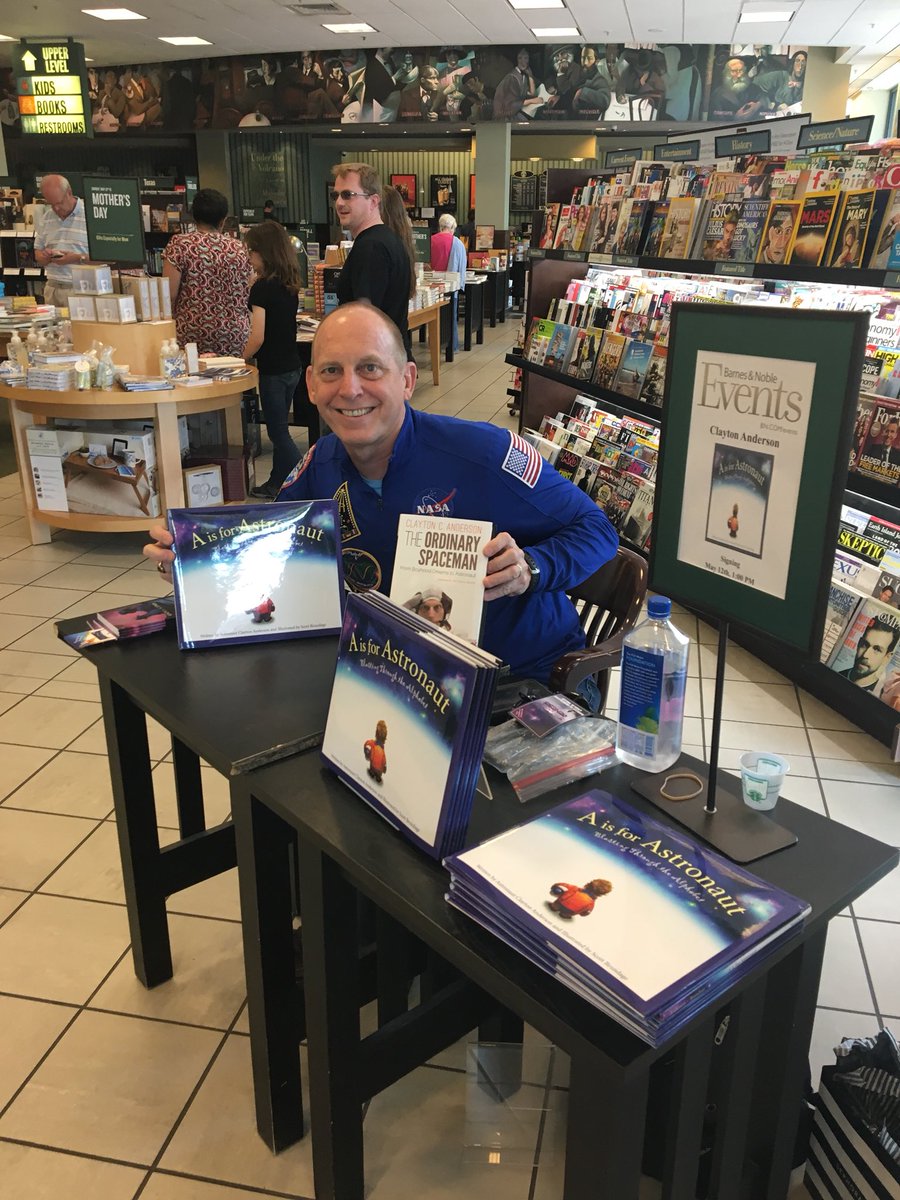 stacia_pratt's tweet photo. Always a good day w/ @NASA @Astro_Clay #Astronaut #OrdinarySpaceman @BNBuzz #BookSigning https://t.co/HxgdOvFiJO