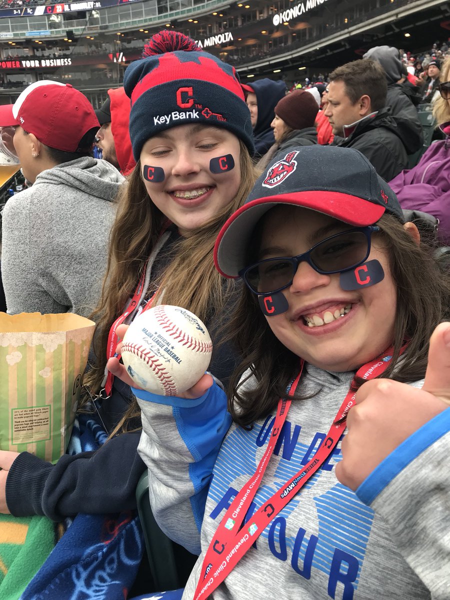 Look who ended up with their favorite players HR ball!
@Indians