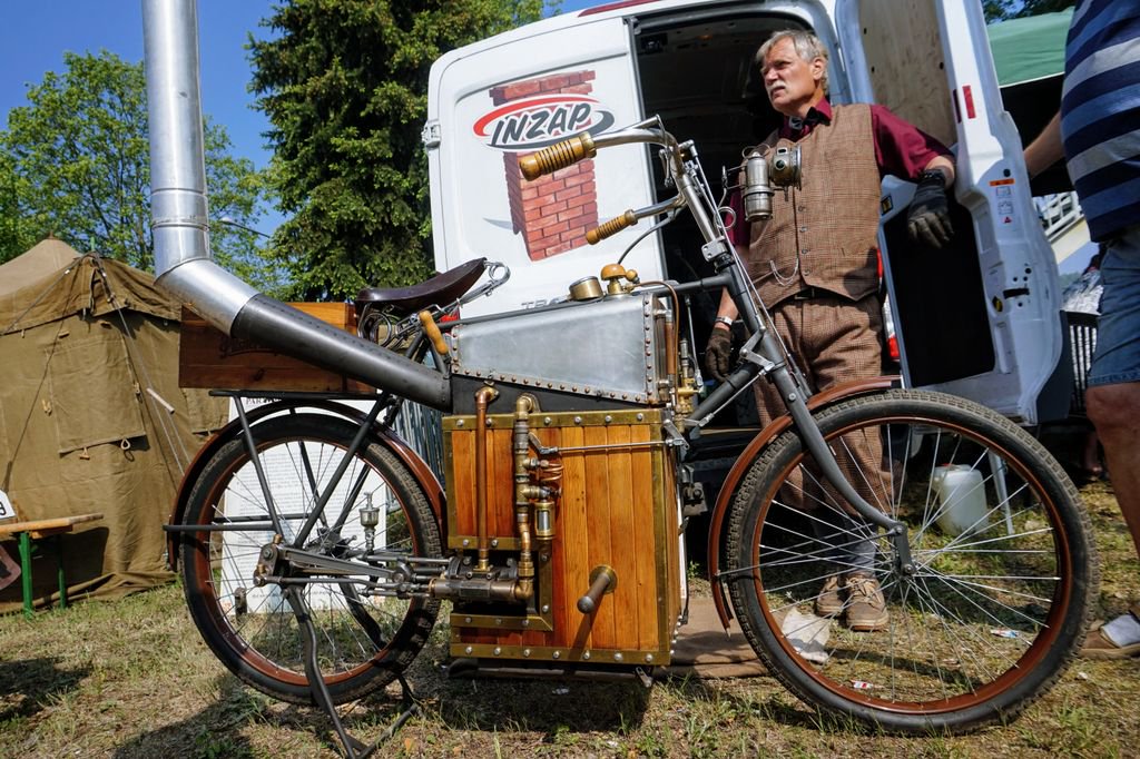 Zpravyzmesta's tweet photo. Krásný výlet do století páry - Parostrojní festival v Holoubkově
Měli tu parní výčep, parní motorky, parní auta a samozřejmě parní válec a parní lokomotivy.
Taková paráda kousek od Plzně :-)
#holoubkov #turista #steampunk #parnistroj #VisitCZ #festivalpary #Plzen https://t.co/r2QGpqzRPn
