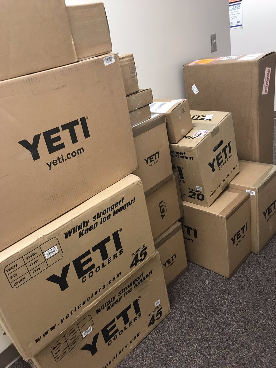 MRHSSpiritClub's tweet photo. A little preview of some of the prizes at this years senior banquet 5/23 🎉 @MRHSSTUDENTSEC @MarvinRidgeHSNC https://t.co/i6QlpPkZhd