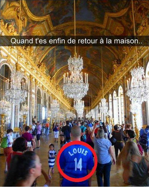 leblogALupus's tweet photo. #HumourFoot Qui a dit que les supporters de foot étaient tous des gros beaufs ? En voilà un au moins qui a bien du se marrer pendant sa visite en pensant aux réactions des autres visiteurs. ;^) https://t.co/BgwS3HV73u
