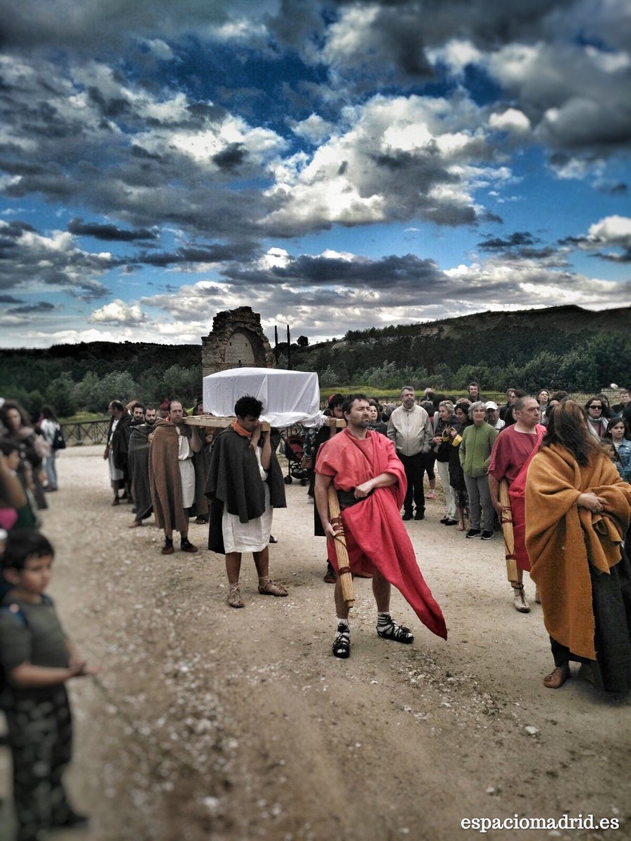 espaciomadrides's tweet photo. #PlanGratis: Hasta el 20 de mayo se celebran las #XIIIJornadasRomanas de Carranque (Toledo).
Conoce la vida militar de la Hispania Romana, las clases sociales, ritos religiosos y gladiadores. Te podrás sentir roman@ y arqueólog@ por un día. ¡Planazo! 
#escapadas @arqueocarranque https://t.co/VMxAPrUFc0