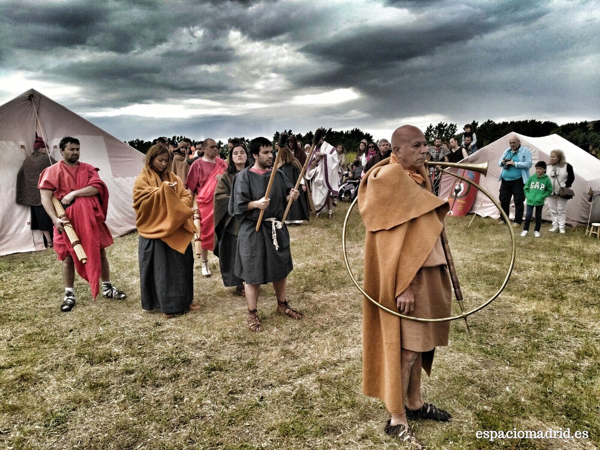 espaciomadrides's tweet photo. #PlanGratis: Hasta el 20 de mayo se celebran las #XIIIJornadasRomanas de Carranque (Toledo).
Conoce la vida militar de la Hispania Romana, las clases sociales, ritos religiosos y gladiadores. Te podrás sentir roman@ y arqueólog@ por un día. ¡Planazo! 
#escapadas @arqueocarranque https://t.co/VMxAPrUFc0