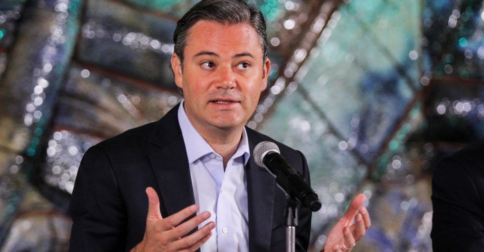 Pajaropolitico's tweet photo. De acuerdo con la Cuenta Pública 2017, el año pasado la @SEP_mx gastó mil 963 mdp en comunicación social; el Congreso solo había aprobado 70 mdp: @Reforma https://t.co/pe4pt2Fnz9 https://t.co/nsiIUH3NbH