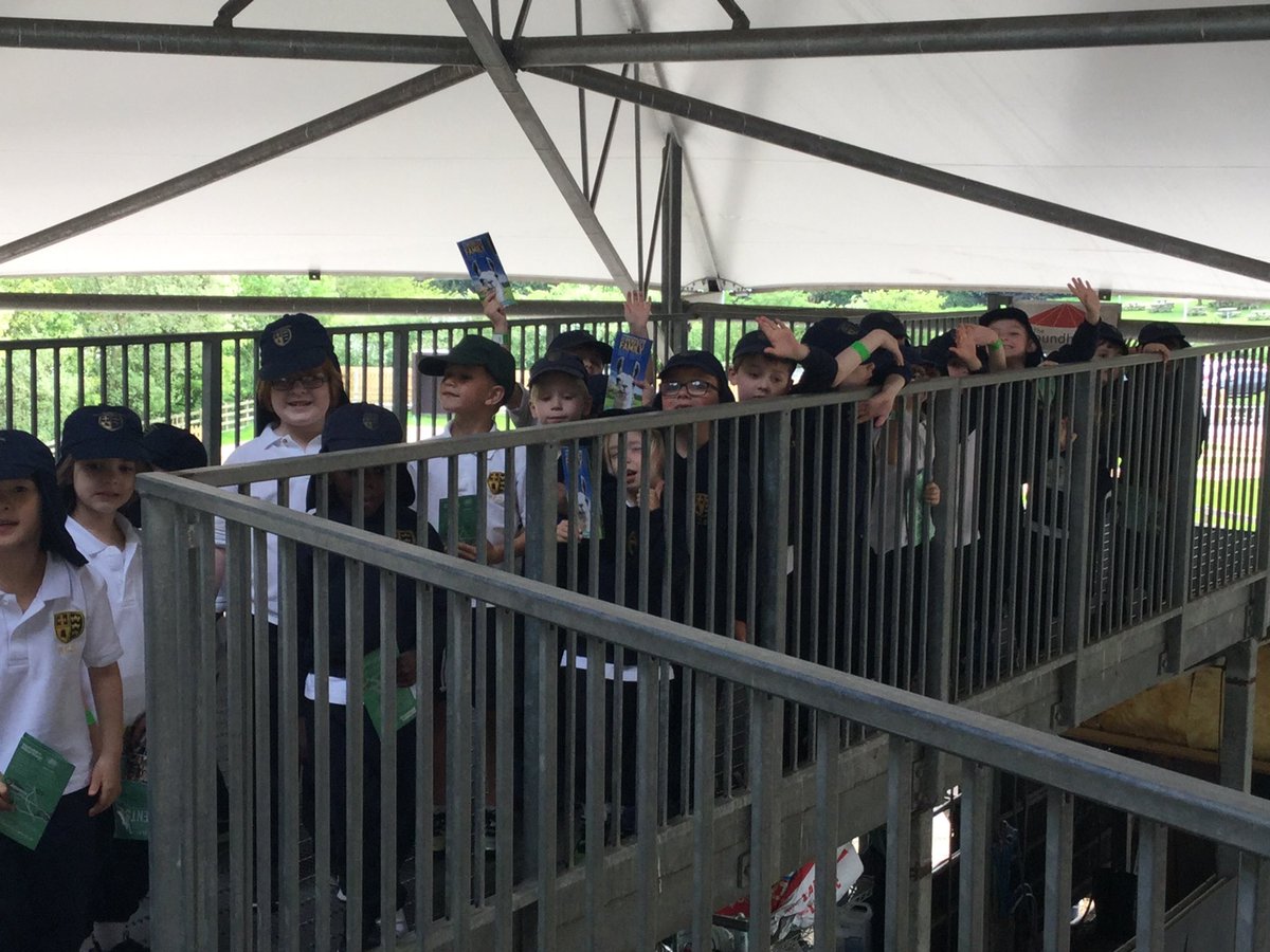 TranbyYear1's tweet photo. #DearFarm we got to see and feed many animals. https://t.co/0pUIivZzEi