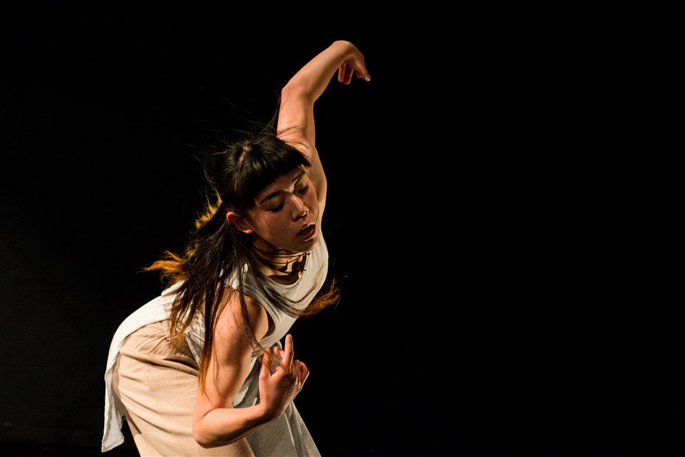 clouddancefest's tweet photo. It's wonderful to be photographing again. Here are some photos from last night's #BlueCloudScratch night at @BETCamberwell, of a solo by Tamae Yoneda. https://t.co/naVewOI98N