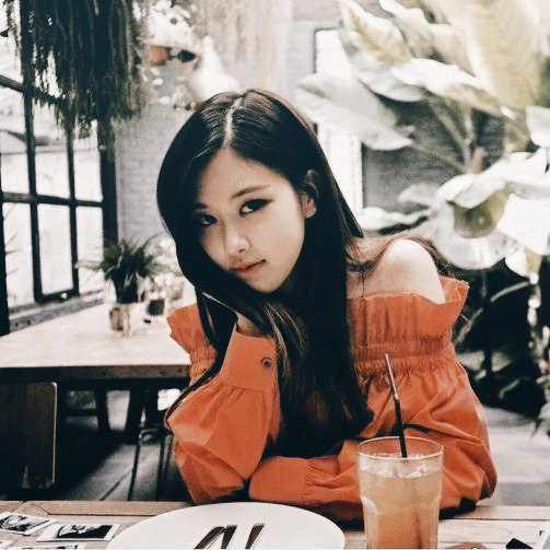 ❁ That's always seemed so ridiculous to me, that people want to be around someone because they're pretty. It's like picking your breakfeast cereals based on color instead of taste ❁
