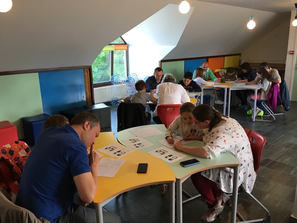 martiiw's tweet image. #ScratchDay2018 children+parents = fun Coding ! @MaisonDesMaths #DigitalBelgium Skills Fund @digitalwallonia #WallCode #CSunplugged #CSForAll #Scratch