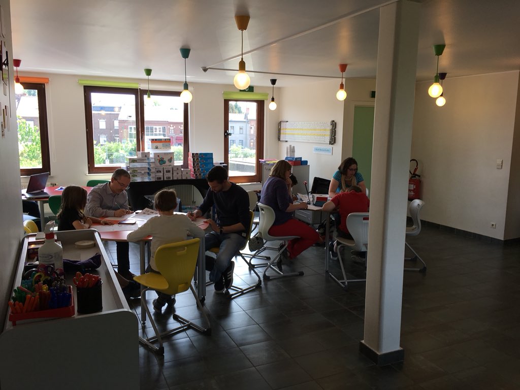 martiiw's tweet image. #ScratchDay2018 children+parents = fun Coding ! @MaisonDesMaths #DigitalBelgium Skills Fund @digitalwallonia #WallCode #CSunplugged #CSForAll #Scratch