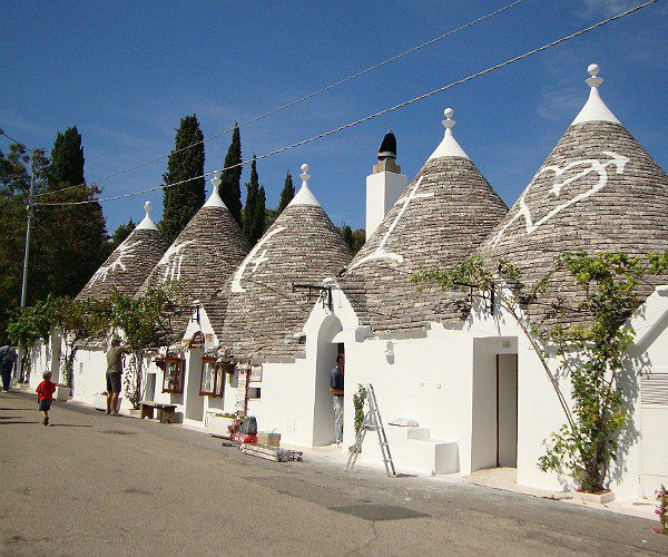 luxurytravel's tweet photo. Our favourite towns in Puglia https://t.co/Z2FgqWuFY2 https://t.co/6D6PUtxcAB