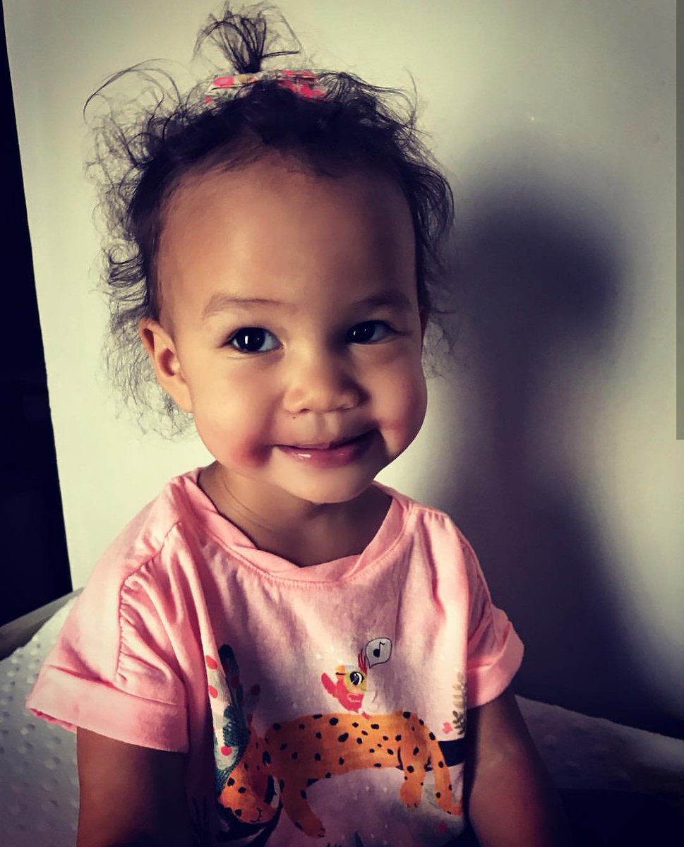 HoneydippedCos's tweet photo. @chrissyteigen is our next #MomOfTheDay 💕 As one of the most entertaining moms w/ some of the best clapbacks & tasty recipies, everyone loves to keep up with her! We also love the hilarious pics & vids she shares of her husband @johnlegend, Luna, & their baby on the way🧡 https://t.co/qyazsqbjuV