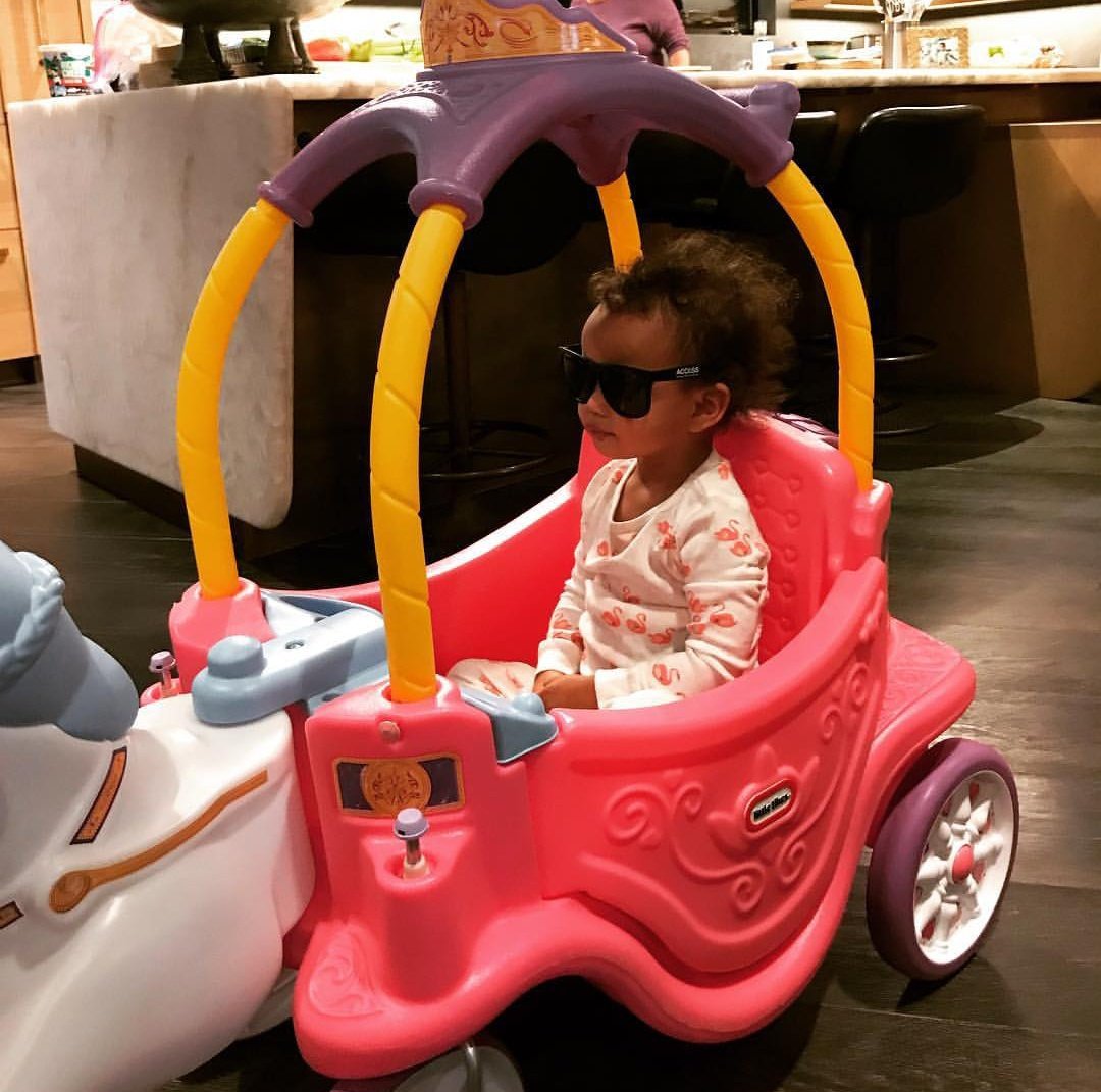 HoneydippedCos's tweet photo. @chrissyteigen is our next #MomOfTheDay 💕 As one of the most entertaining moms w/ some of the best clapbacks & tasty recipies, everyone loves to keep up with her! We also love the hilarious pics & vids she shares of her husband @johnlegend, Luna, & their baby on the way🧡 https://t.co/qyazsqbjuV