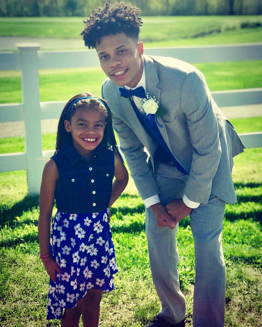 jeanette0878's tweet photo. My Tom & Jerry!! ❤️💙 They tease and irritate each other but they can’t live without each other..This princess will always be guarded by her 3 Brothers!
#twinsies #besties #hegotherback #shegothisback #strongbond #bigbrother #littlesister #lchsprom2018 https://t.co/p6XtyNbbfm