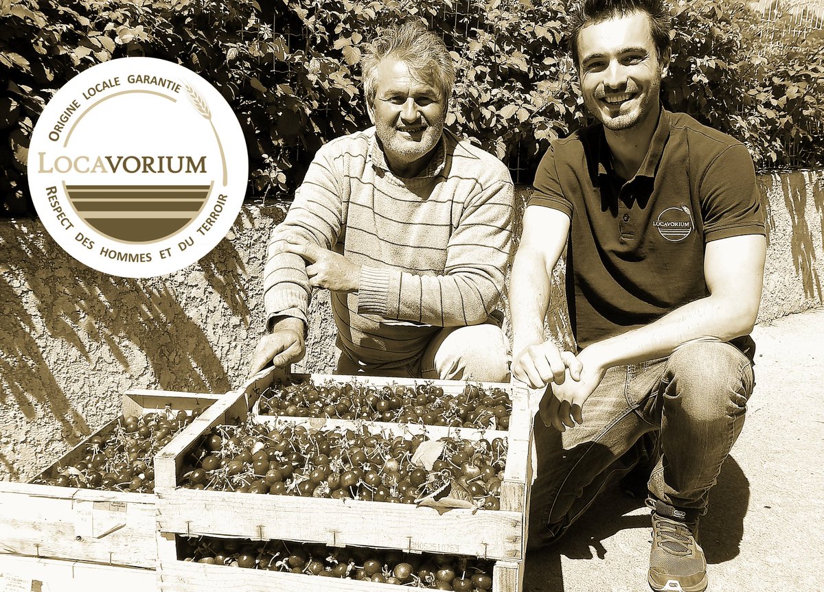 locavorium's tweet photo. 🤝 Savez-vous ce qu'est le Commerce Équitable et Solidaire ? C'est Damien qui travaille main dans la main depuis des années avec Christophe votre producteur, pour qu'il vous propose cette semaine les 1ères cerises 🍒 , de vrais fruits de saison ☀️ cueillis à la main.
#Occitanie https://t.co/QIuYih9eXs