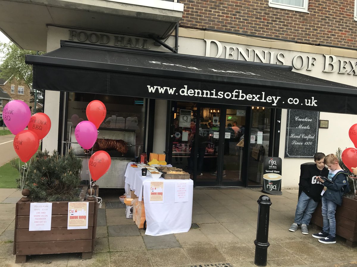 OinkOinkBBQ's tweet photo. Great day @DennisofBexley thank you all so much 🐷🐽🐷 https://t.co/uLc4DdVk51