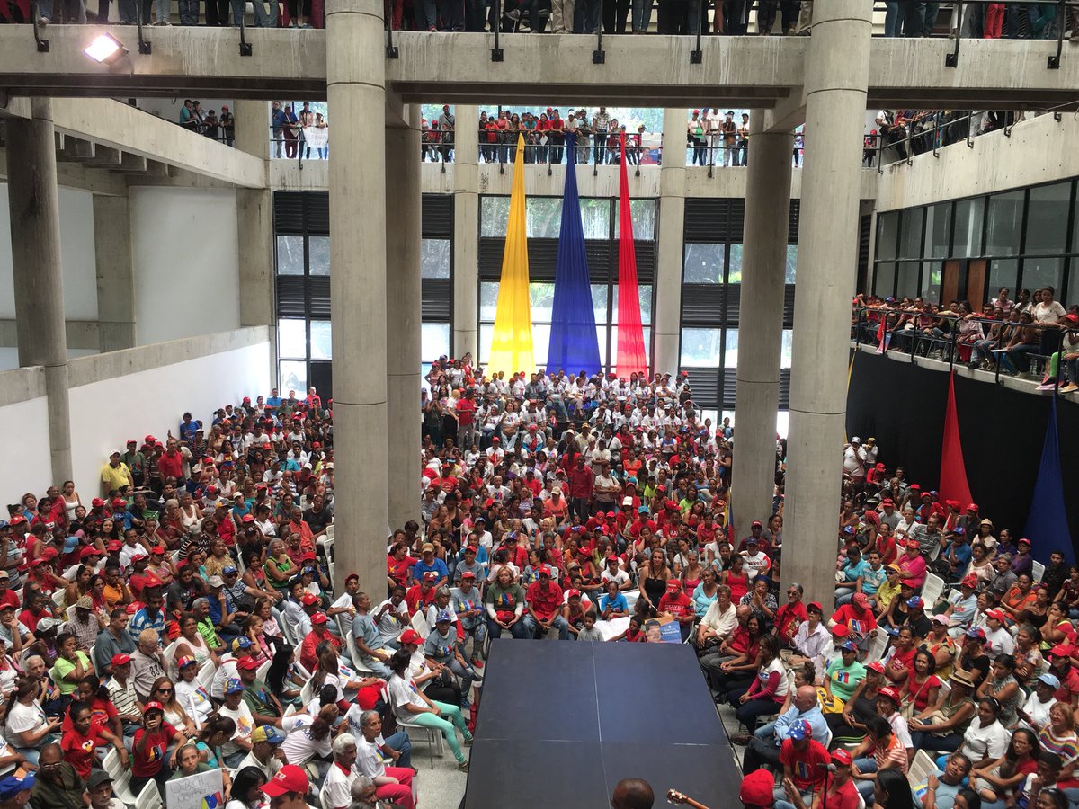 RodolfoSanzPSUV's tweet photo. Fuerza chavista en Miranda rumbo al 20M #VamosNico estructura revolucionaria movilizada https://t.co/sGtuXIbwcD
