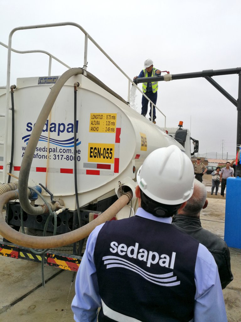 DialogoporAgua's tweet photo. En audiencia #DiálogoPorElAgua, #Sedapal inauguró esta mañana el Surtidor de Agua Potable de Lomas de Ancón que beneficiará a miles de familias del distrito, mejorando la calidad del agua y reduciendo los precios para la adquisición de este recurso vital. https://t.co/MWW9H6rdI1