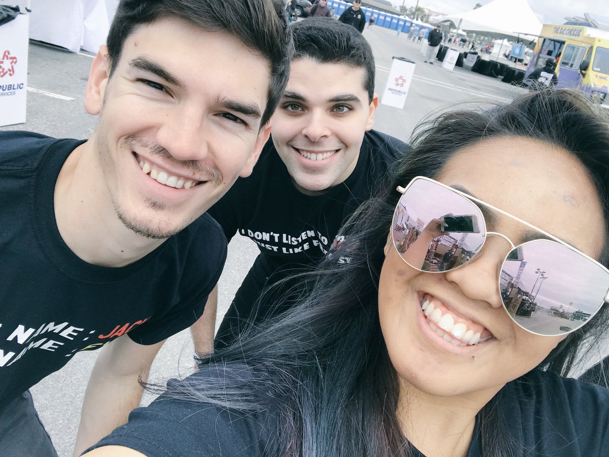 jaycommacarla's tweet photo. Iโm not just a regular pimp. Iโm a #StickerPimp ๐๐๐ถ tWERKIN for @931JACKFM todayyyy https://t.co/PGA12mUN0X