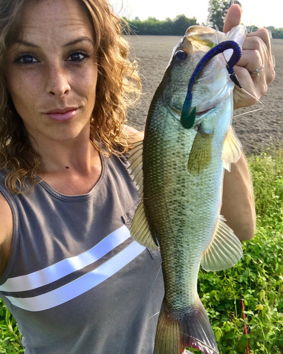 samanthalgay's tweet photo. Got my fix early this morning before the heat became unbearable 🎣 #92degrees #AirrusRods #TrapperTackle #Zoom #speedworm https://t.co/5PNThYgRvO