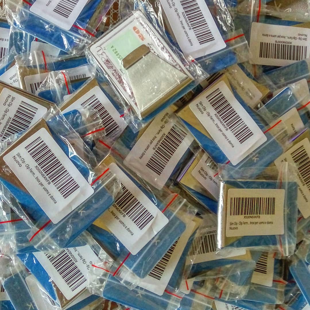 ResaleShack's tweet photo. Altri 100 SlimClip pronti per essere spediti alla #Logistica di @AmazonIT ! #ResaleShack #portacartedicredito #gadget #everydaycarry #EDC #fermasoldi #moneyclip #portafoglio #portafogli #amazon #amazonfba #fba #shoponline #shop #workinprogress #stainlesssteel #acciaioinox https://t.co/GDAUyzfpQQ