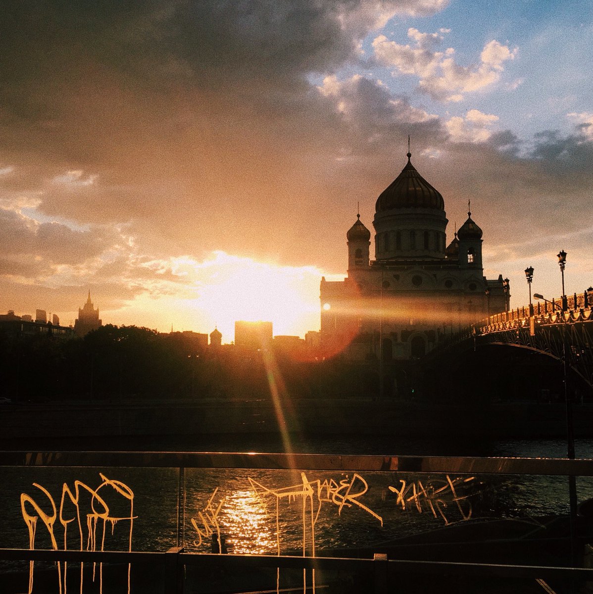 anstsss's tweet photo. Красиво сегодня было🌇

@weareoneEXO #MTVBRKPOPEXO #PremiosMTVMiaw https://t.co/2SW5UXrjgA
