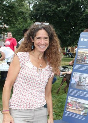 UNHDining's tweet photo. Did you know we have our own registered dietitian here at #UNHDining? You can contact Rochelle for any health or nutrition concerns! #UNHtips https://t.co/KV4EMBE6fK https://t.co/1UXiS32ph7