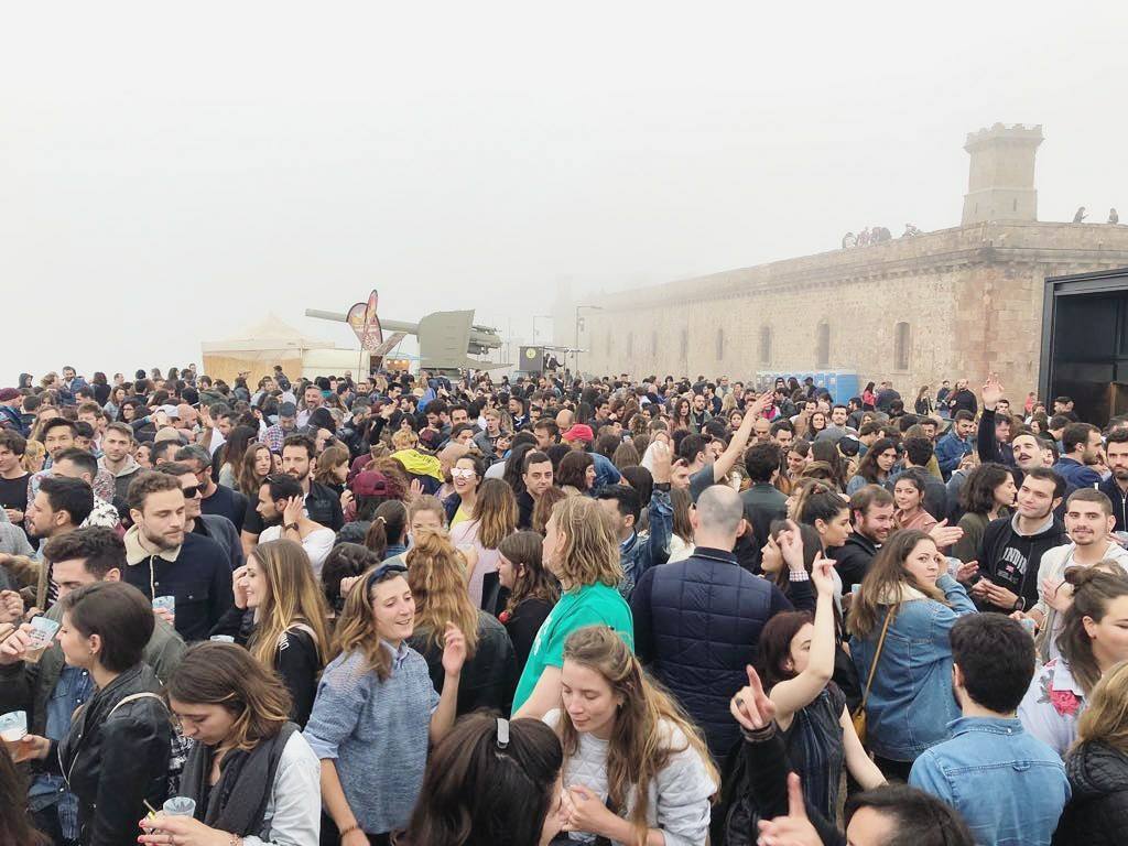 El escenario Ocean View no para con nuestros djs. Pero debido a a las inclemencias climatológicas nos hemos visto obligados a reprogramar el escenario #Playwithme by Martini:
19:00 InnerCut (Dj Set) 🎉
20:30 Bearoid (Dj Set) 🎈
22:00 Joe Crepúsculo (Dj Set) 👏