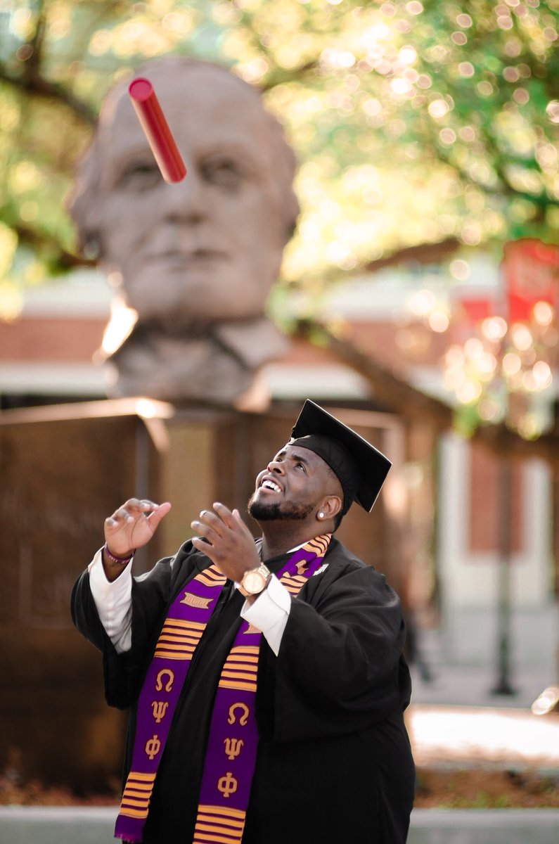 Shay_SoStunning's tweet photo. Congrats @hollywoodmed #CommunicationsDegree #LamarUGrad18 https://t.co/gtXwS7f9yR
