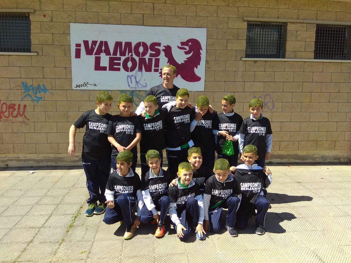 futbolbaseleon's tweet photo. ⚽⚽CAMPEONES 

El Benjamin  del #AtcoPinilla ya es nuevo campeón de liga.
Enhorabuena equipo #leonesp https://t.co/BIIIWkjju8
