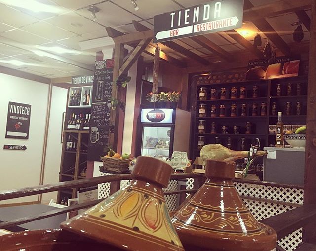 Granda es paraíso para los sentidos y los sabores, y aquí en Paraíso Gourmet sabemos mezclar todo eso muy bien tratando los mejores productos de Granada y poniéndolos a disposición de nuestros clientes. ¡Ven a visitarnos y enamórate de Granada! #gastrono… ift.tt/2rCNbAd