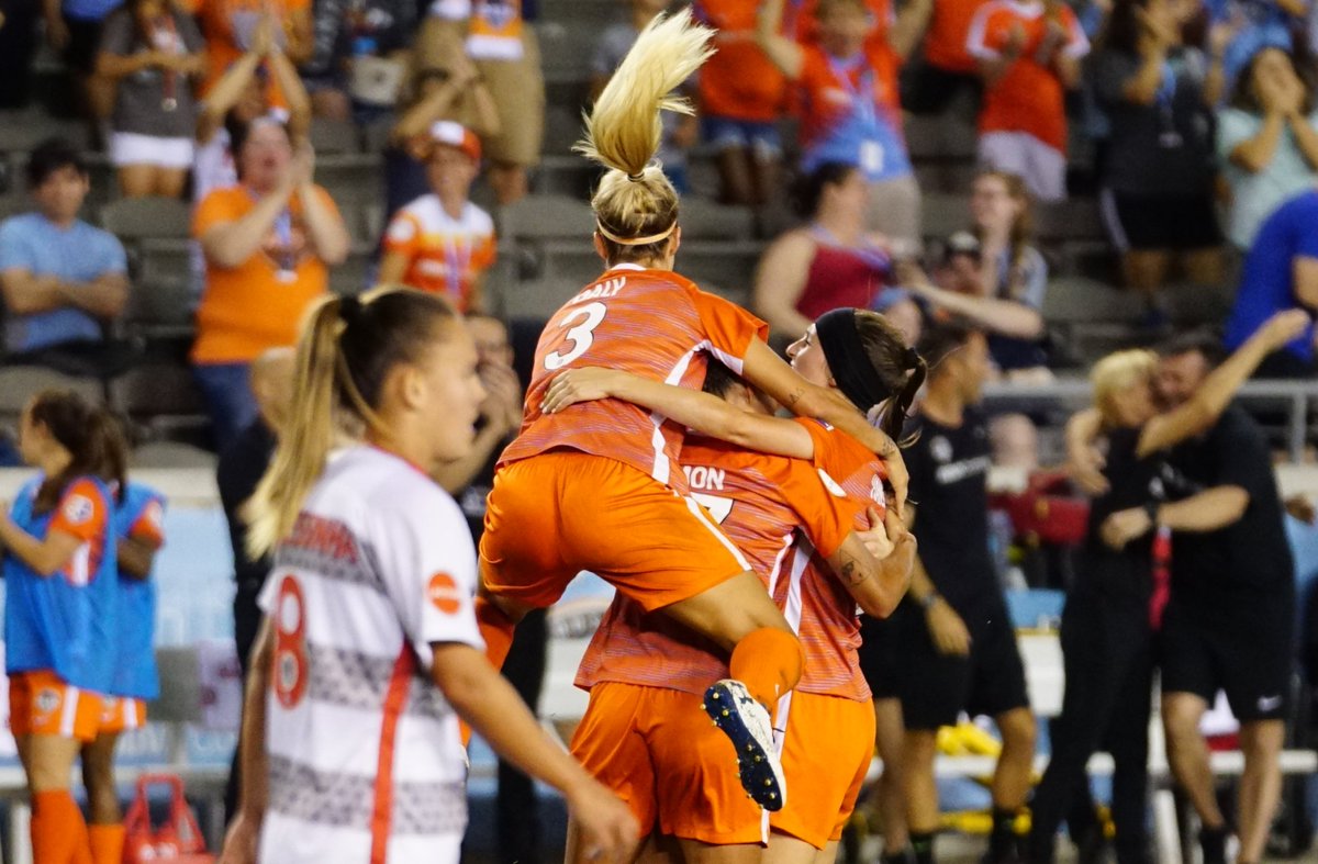 Michaelcx's tweet photo. @DynamoPix @HoustonDash @eddie_robinson2 Among other clues, like having already been coaching prior to the announcement. π
Spot the coaches hugging in the background of the celebration. Def an "awww" moment.
Hoping for continued growth and development.
#DashOn
#KeeperNotes https://t.co/zlOg4VwYiI