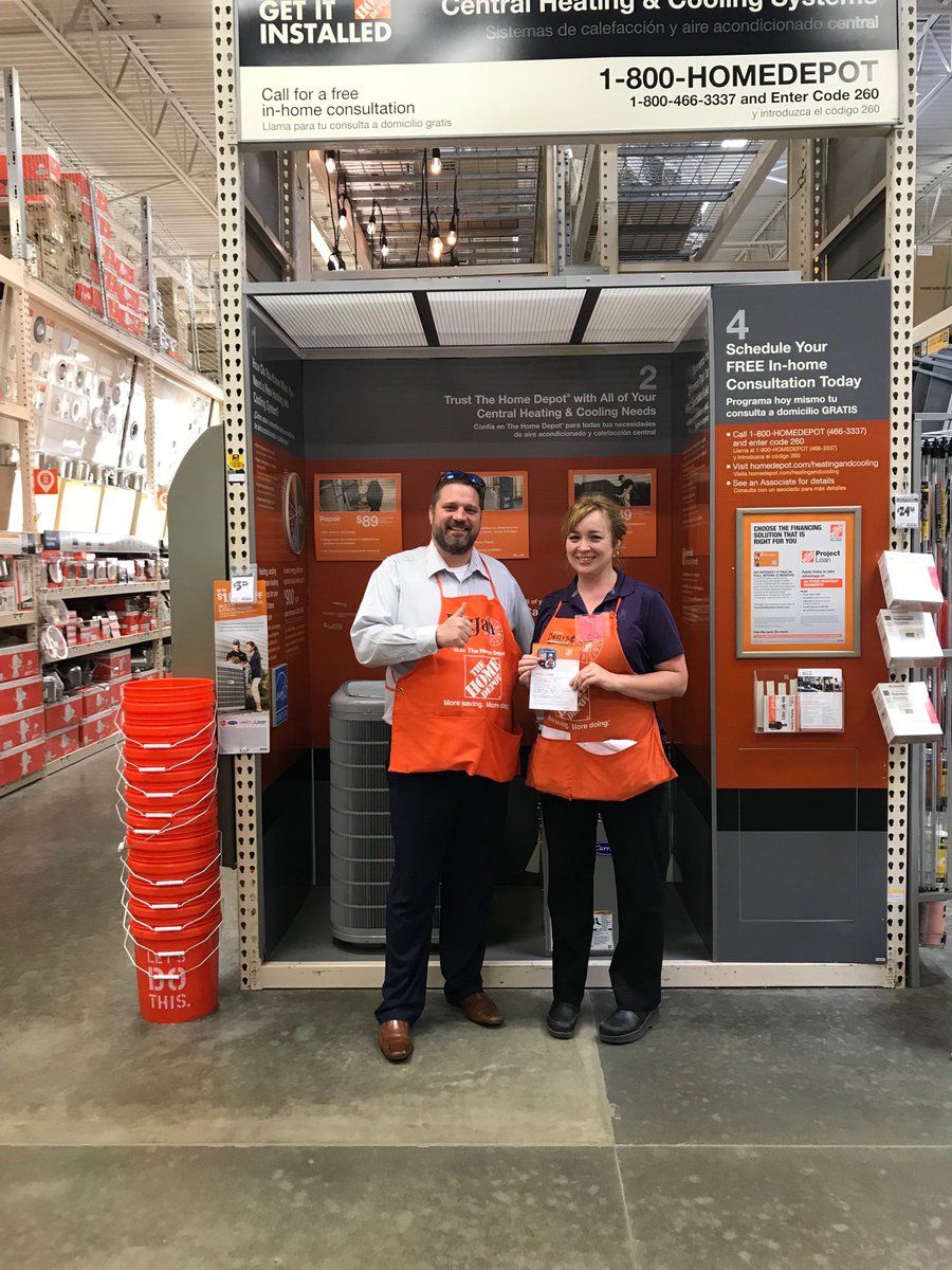 ChismBryan's tweet photo. Denise had a Awesome service event today! Great job and the store looked great! Thanks Bryan @JuleeEckert @Adambryant1996 https://t.co/LRgMHsKjSh