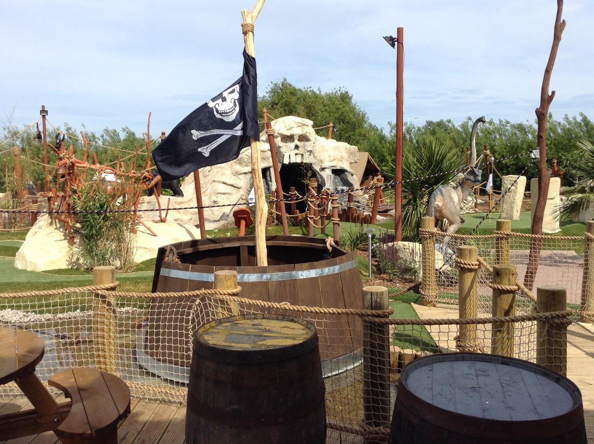 Play adventure golf with us here at Rascal Bay Manston from just £2! ⛳️👪