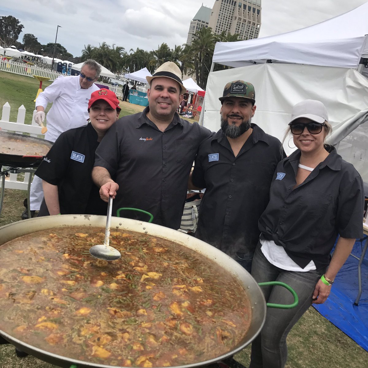 chefdannylledo's tweet photo. #TeamSlate cooking the #valencianpaella for @paellawinefest #ChefLife #xiquettorna๐ฅ @slatewinebar https://t.co/UffZ9bjflQ