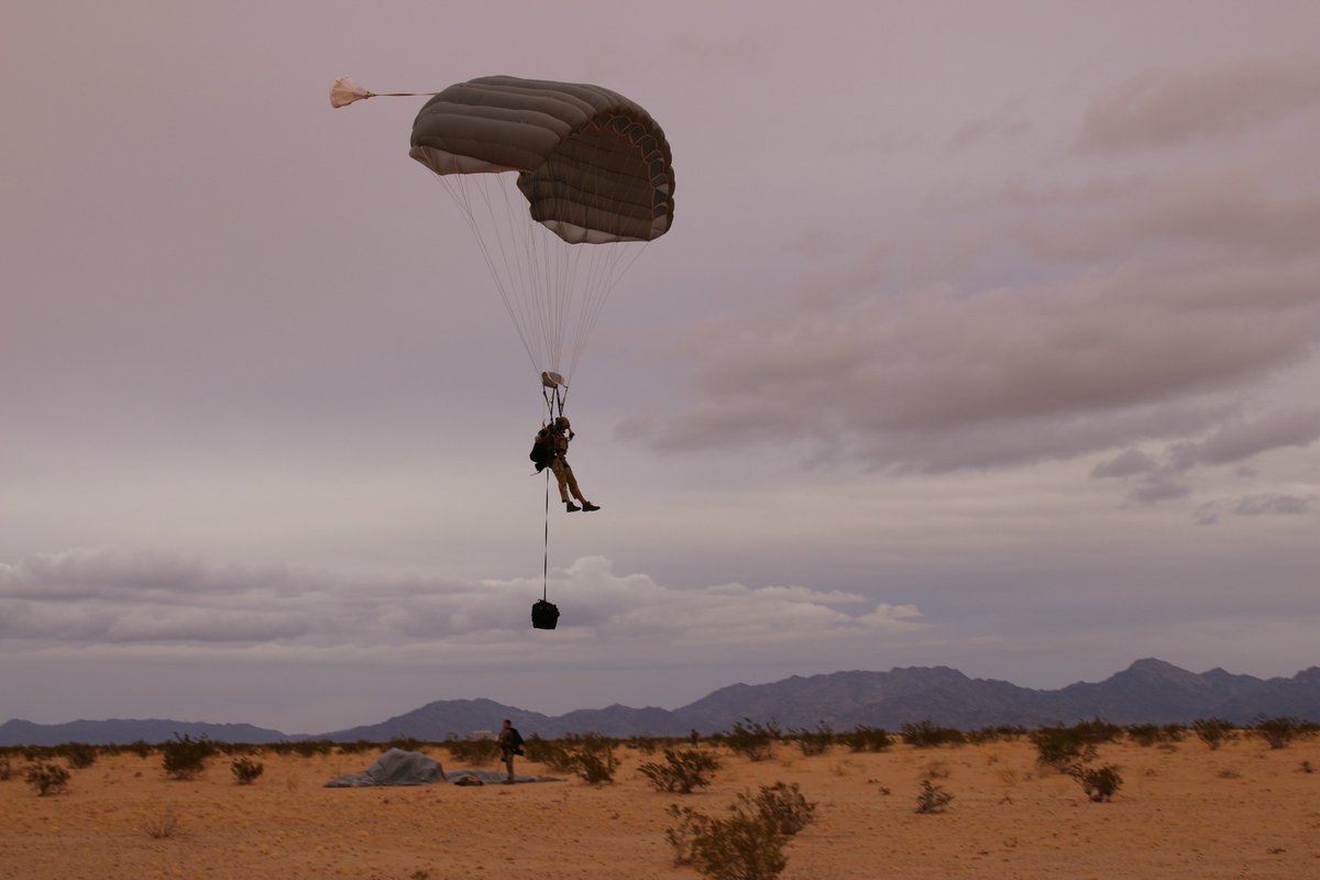 BritishArmy's tweet photo. Image of the day: Pathfinders carry out high altitude parachute training in Arizona alongside Belgian Army Pathfinders on Exercise Yuma Torch. Troops land stealthily, flying under canopies after jumping several kilometres from the drop zone. https://t.co/VEvjo89d0R