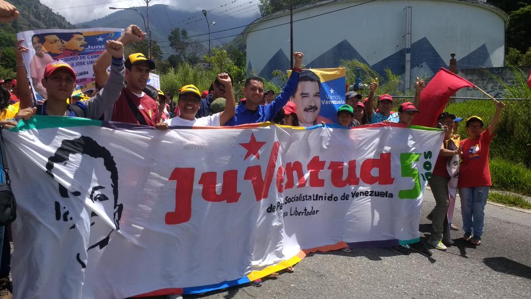 ivanrive3's tweet photo. #Mérida #12May Así estuvo la caminata del GPP con motivo del cierre del Campaña en la parroquia Osuna Rodríguez, sector Los Curos con los candidatos del Frente Amplio de La Patria @NicolasMaduro  @JesusAraque2021 @maurian_Zamudia https://t.co/eRq5I619GN