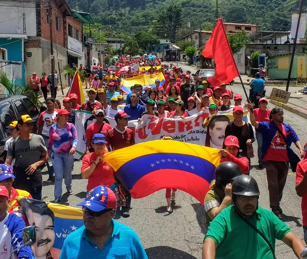 ivanrive3's tweet photo. #Mérida #12May Así estuvo la caminata del GPP con motivo del cierre del Campaña en la parroquia Osuna Rodríguez, sector Los Curos con los candidatos del Frente Amplio de La Patria @NicolasMaduro  @JesusAraque2021 @maurian_Zamudia https://t.co/eRq5I619GN