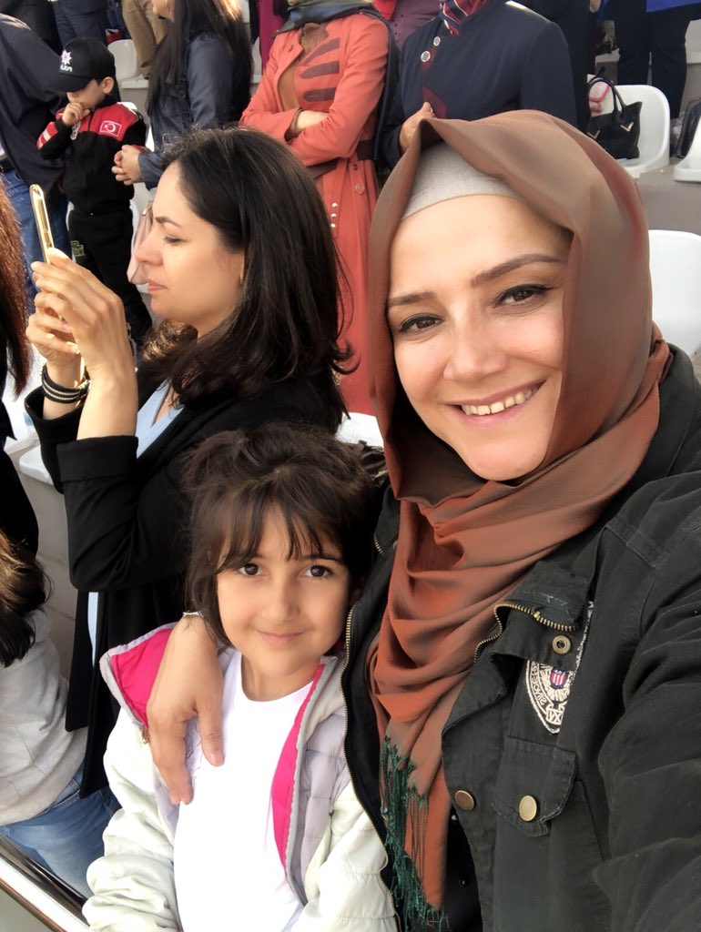perinazyaman's tweet photo. Bugün ankara da polis komiser yardımcısı mezuniyet törenine komiser yardımcıları  Aileleri  olarak katıldık. Allah çocuklarımızın yar ve yardımcısı olsun https://t.co/vKFo02XXXJ