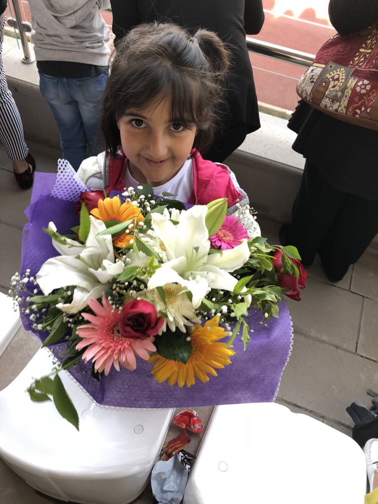 perinazyaman's tweet photo. Bugün ankara da polis komiser yardımcısı mezuniyet törenine komiser yardımcıları  Aileleri  olarak katıldık. Allah çocuklarımızın yar ve yardımcısı olsun https://t.co/vKFo02XXXJ