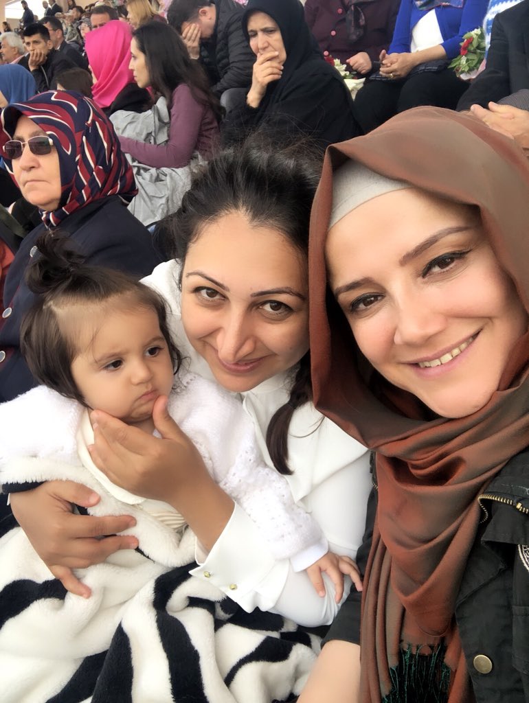 perinazyaman's tweet photo. Bugün ankara da polis komiser yardımcısı mezuniyet törenine komiser yardımcıları  Aileleri  olarak katıldık. Allah çocuklarımızın yar ve yardımcısı olsun https://t.co/vKFo02XXXJ