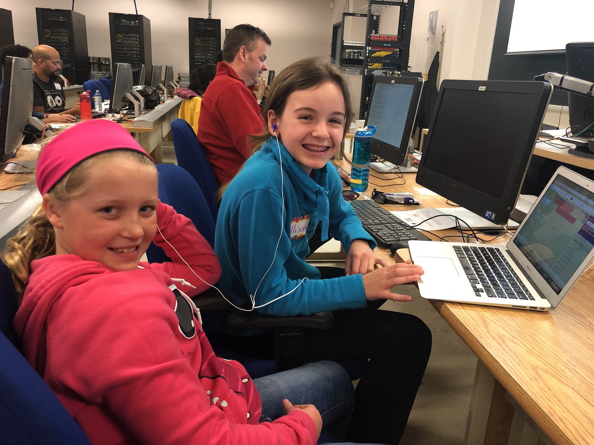 mchthevale's tweet image. Go girls #glcCodeDay with #ladieslearningcode @georgiancollege #newfriends #newmusic #busybees