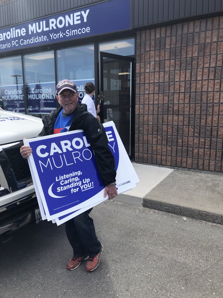 C_Mulroney's tweet image. Shining a spot light on our hard working, dedicated sign crew. Our team is putting up countless signs on supporter’s lawns across the riding! Thanks everybody! #PaintOntarioBlue #pcpo #signcrew